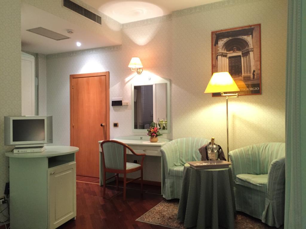 Oscar E Amorina Montegiorgio Phòng bức ảnh